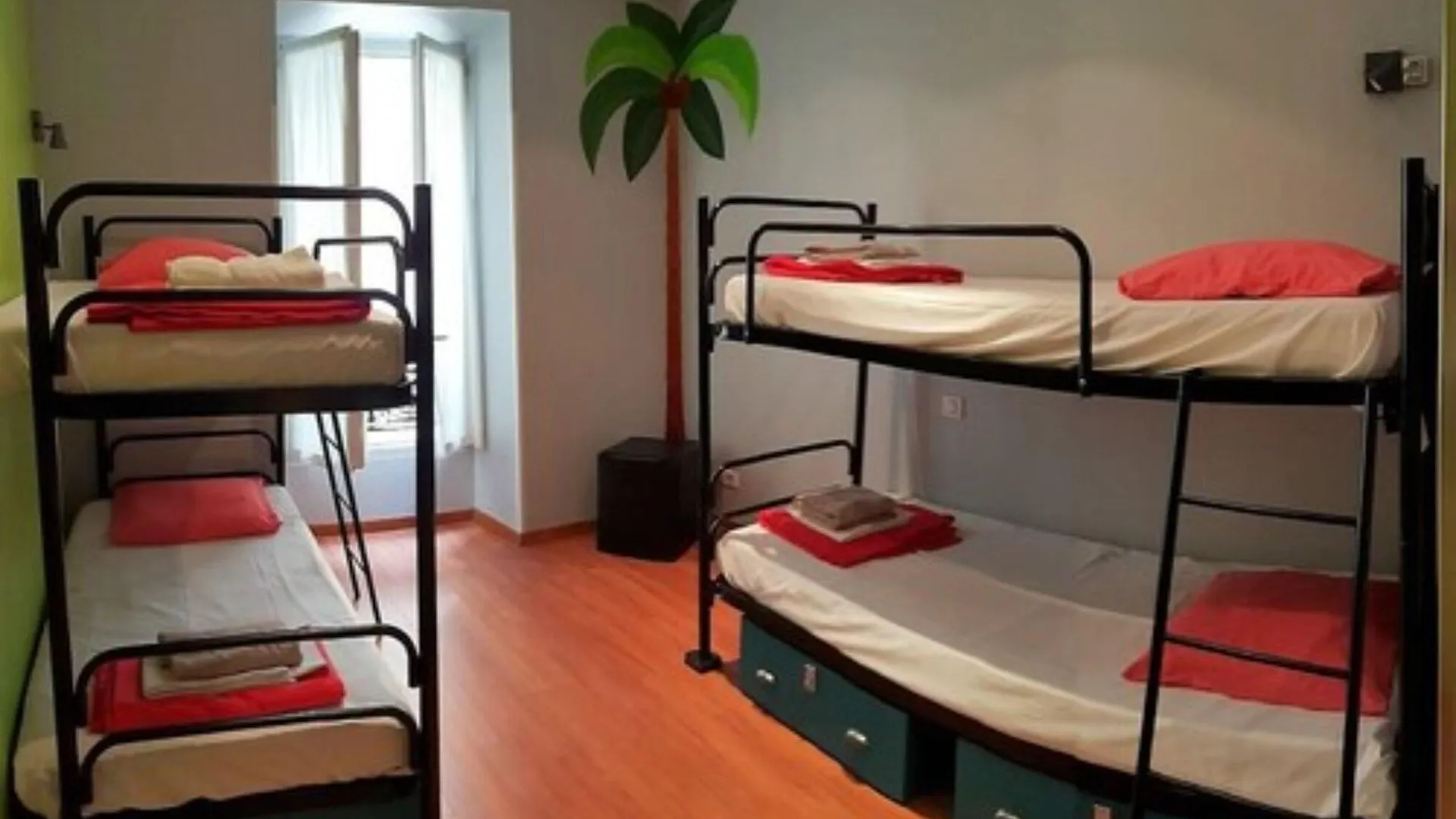 Meyerbeer Beach Nizza Hostel